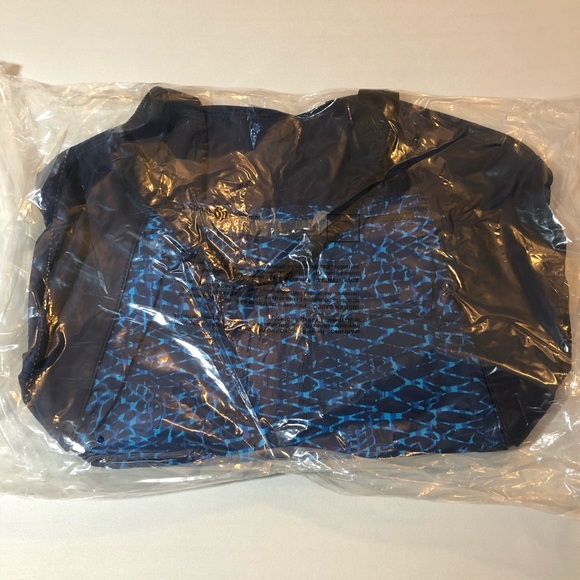 🆕 Lululemon Free to Be Bag - Picture 4 of 6